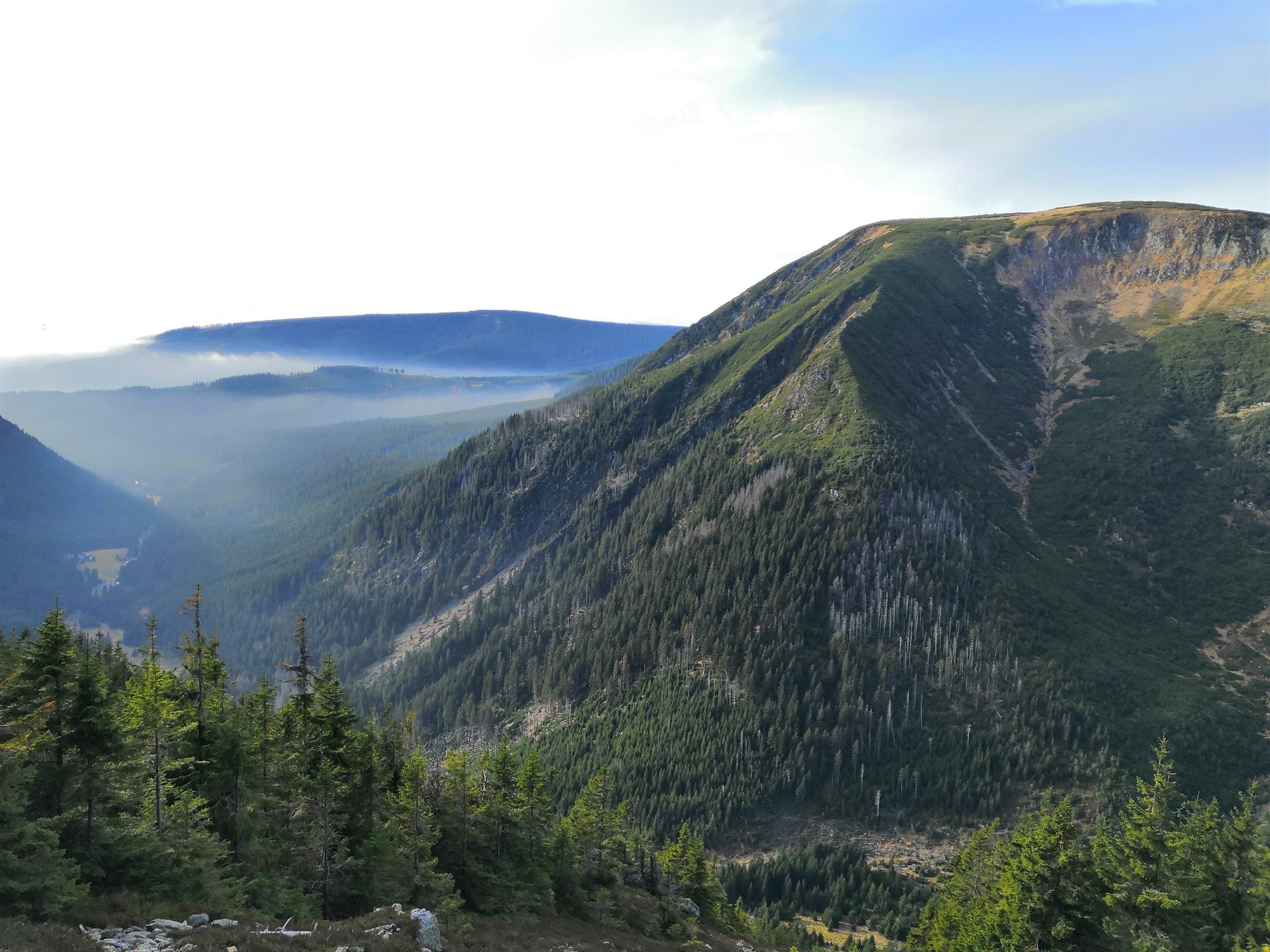 Krkonošské hřebeny a údolí
